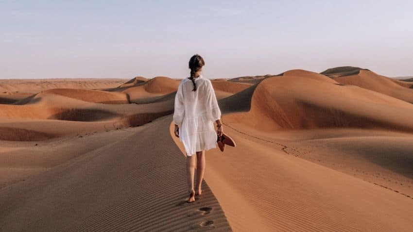 marcher dans le désert
